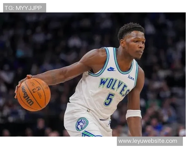 爱德华兹上半场表现平平15投6中三分仅1中收获17分1板2助 爱德华兹上半场表现平平15投6中三分仅1中收获17分1板2助